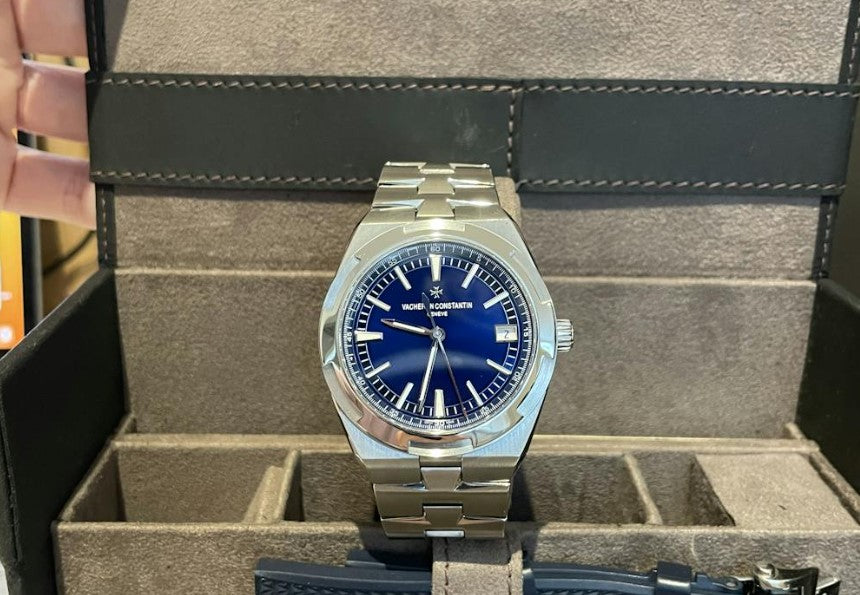 Vacheron Constantin - Overseas blue dial 4500V/110A-B128